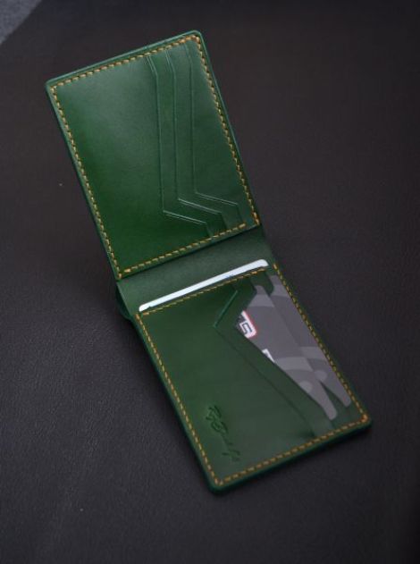 Portofel din piele naturala lucrat integral manual
