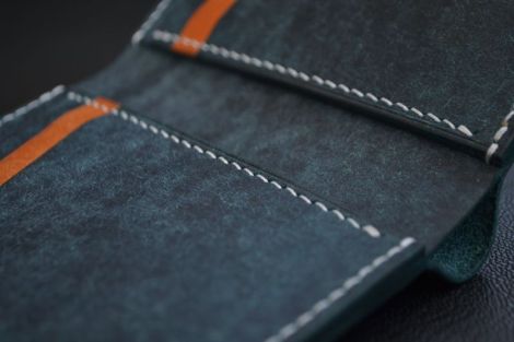 Portofel din piele naturala lucrat integral manual