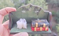 Raft miniatural cu Biblie si lumanari