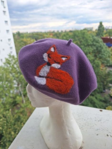 Bereta mov cu vulpe