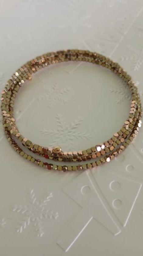 Bratara Hematit auriu 2mm pe sarma de memorie