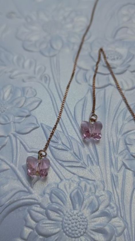 Cercei lungi roze cu fluturas Swarovski