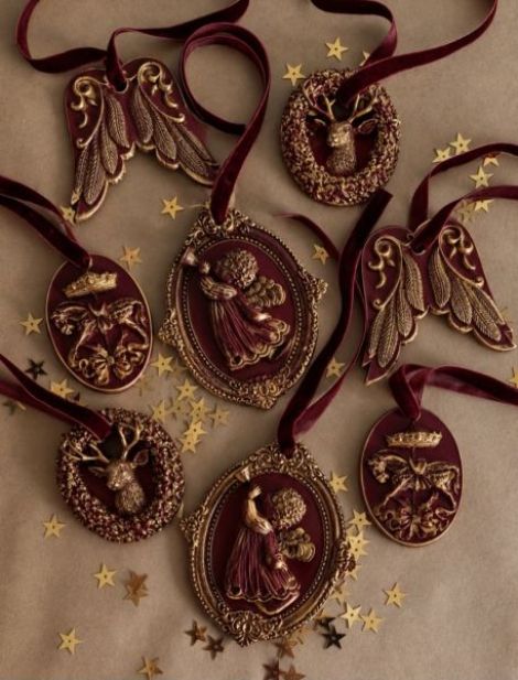 Set ornamente ceramice burgundy pentru brad