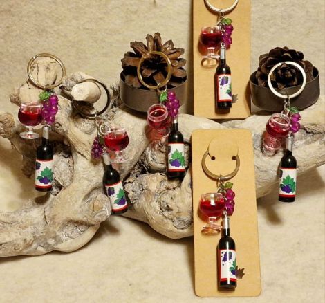 +18 Breloc - accesoriu cu vin struguri