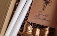 Set sfesnice Ribbon cu lumanari pillar albe