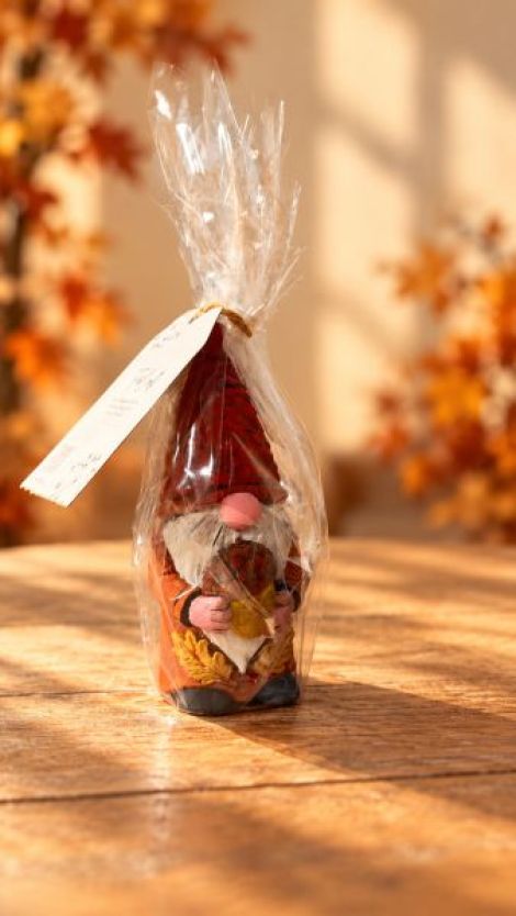 Gnom decorativ de toamn pictat manual figurin