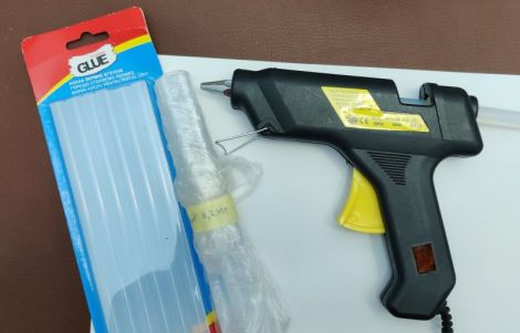 pistol de lipit cu rezerve batoane silicon