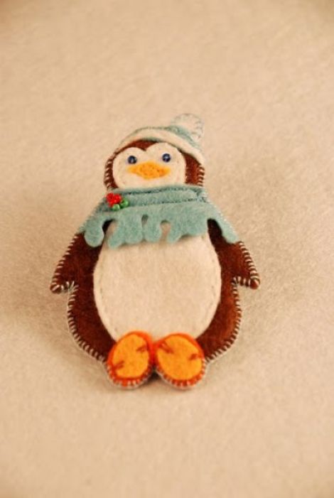 Brosa Pinguinul vesel