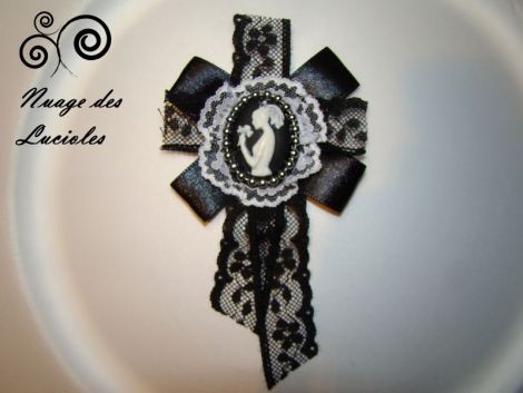 Brosa Camee Black and White
