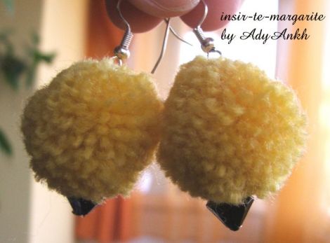 Yellow and black pompoms 