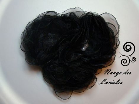 Brosa Triple Black Rose