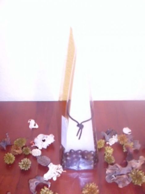 lumanare decorativa piramida cafea