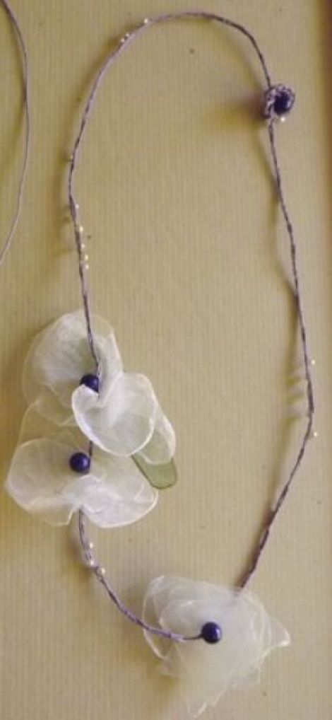 Colier flori organza