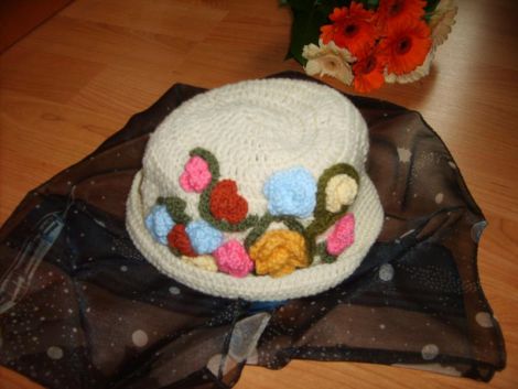 Palarie handmade-"Spring in flowers"