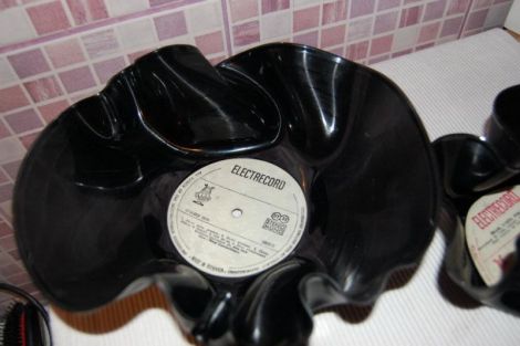 Cos de fructe din disc de vinil