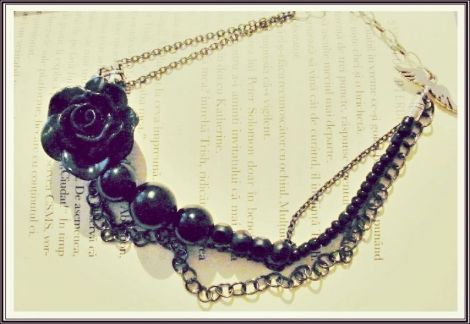 Colier Black rose