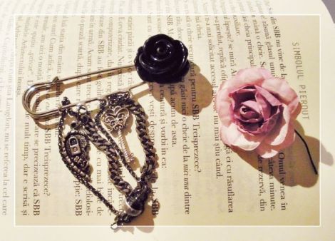 Brosa Black rose