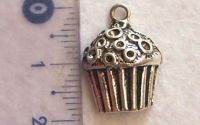 Charm cupcake