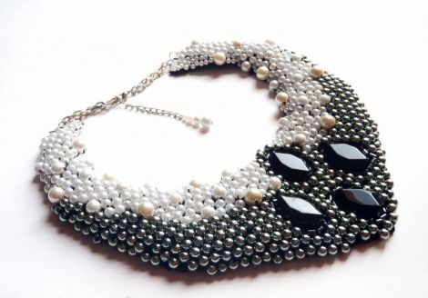 Colier statement Black White