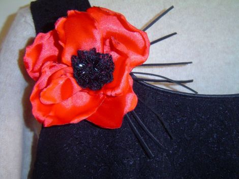 Brosa Poppy red.