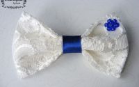 Papion dantela alba margele albastre