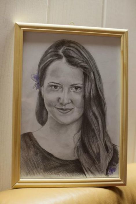 Portret in creion dupa poza