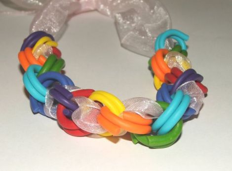 Chain me in colors